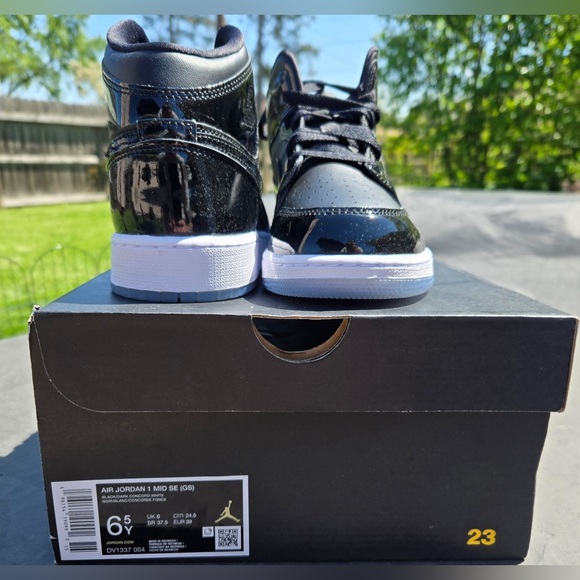 Air Jordan 1 MID SE (GS) Size 6.5Y/ W 8 New - Picture 2 of 4